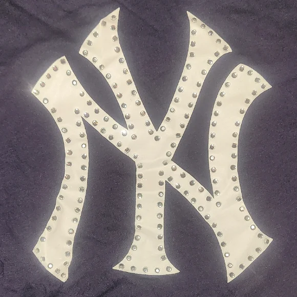 PINK Victoria's Secret Cropped Tee with Studded White NY Yankees Logo - Picture 4 of 4